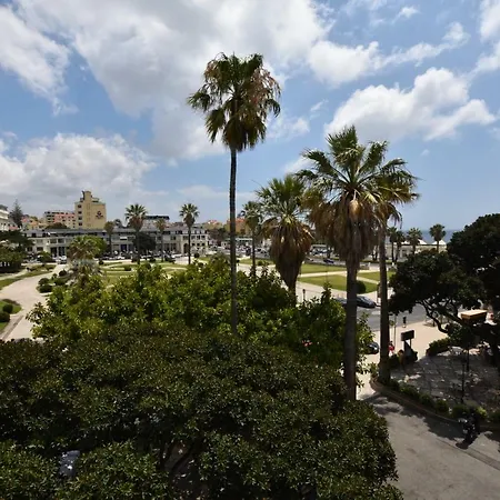Estoril, Amazing Studio Next To Tamariz Beach Daire