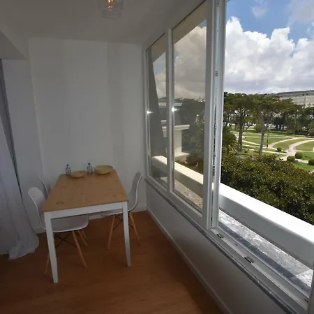 Estoril, Amazing Studio Next To Tamariz Beach Daire