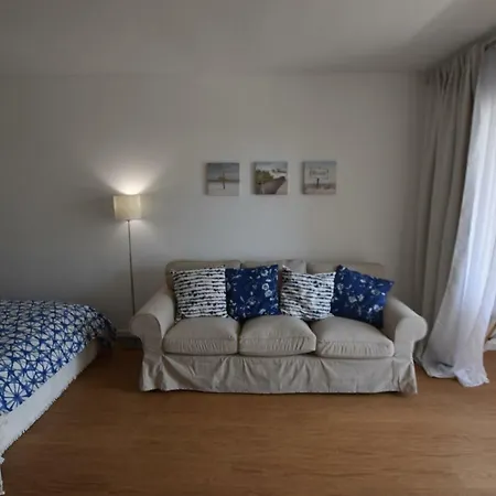 Estoril, Amazing Studio Next To Tamariz Beach Daire