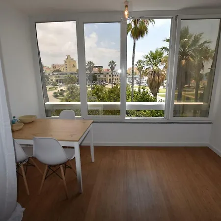 Estoril, Amazing Studio Next To Tamariz Beach Daire