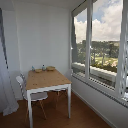 Estoril, Amazing Studio Next To Tamariz Beach Daire *
