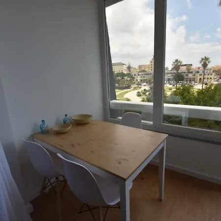 Estoril, Amazing Studio Next To Tamariz Beach Daire